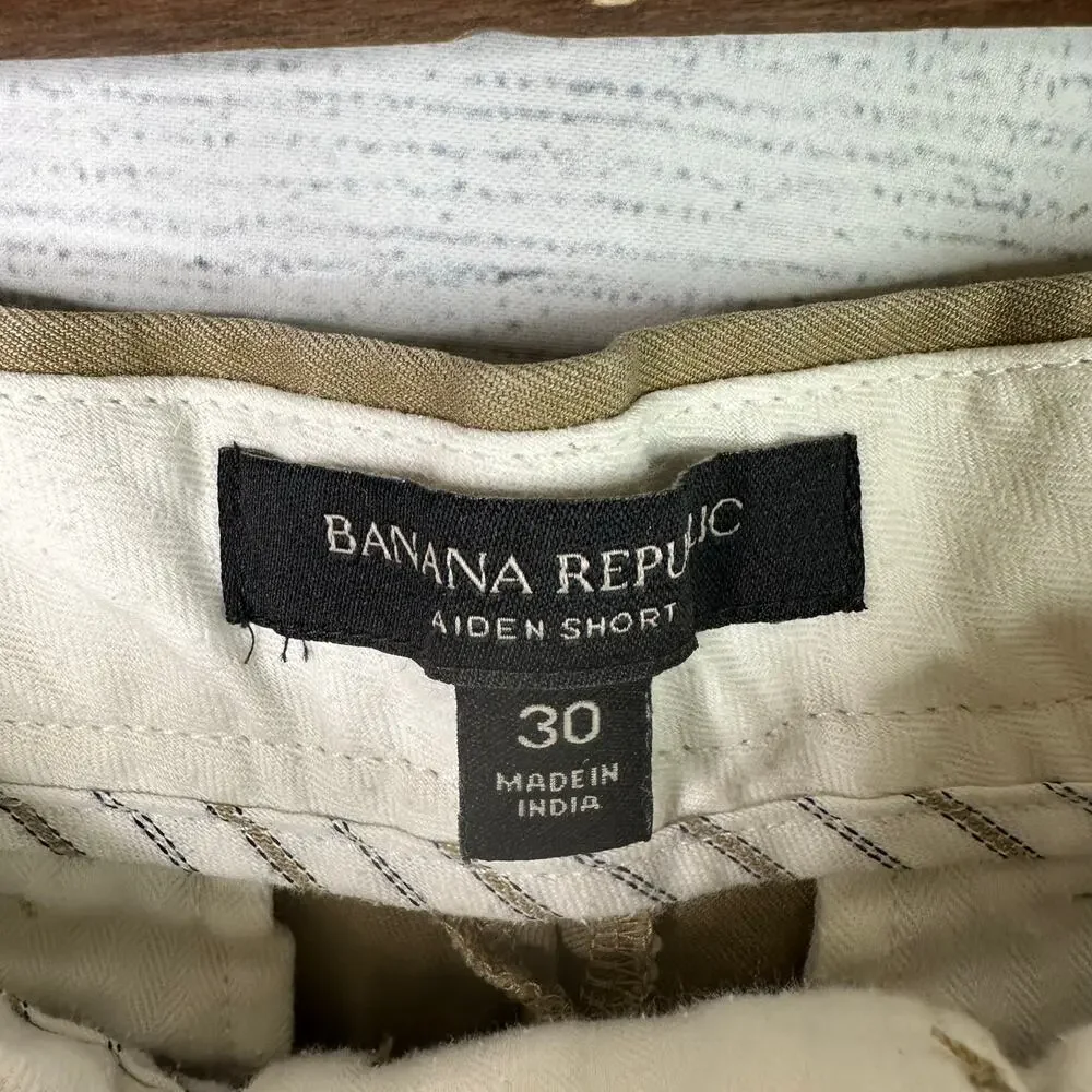 Banana Republic Mens size 30 Aiden Shorts Khaki Beige Tan 266671 Cotton